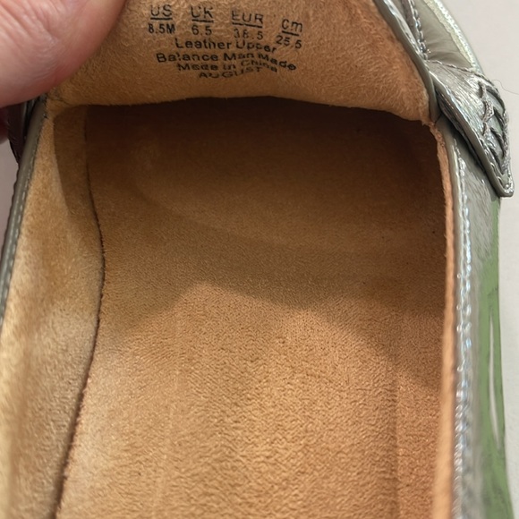 NWOT Naturalizer tassel loafer size 8.5. - Picture 4 of 5